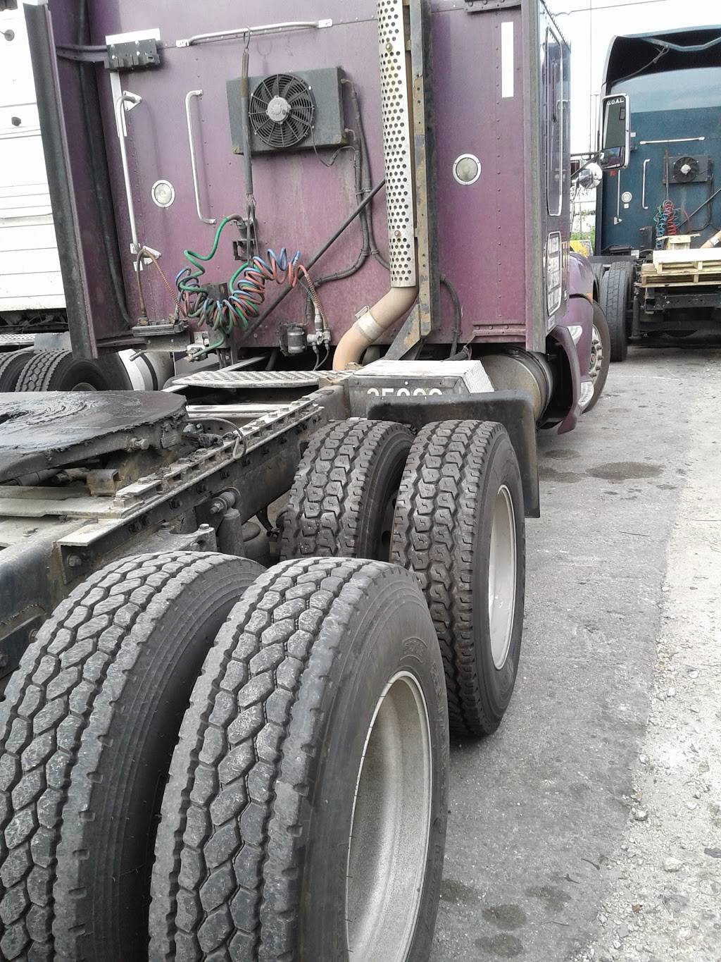 USA Truck Services Plaza Inc | restaurant | 9101 W Okeechobee Rd, Hialeah Gardens, FL 33016, USA | 3058228851 OR +1 305-822-8851