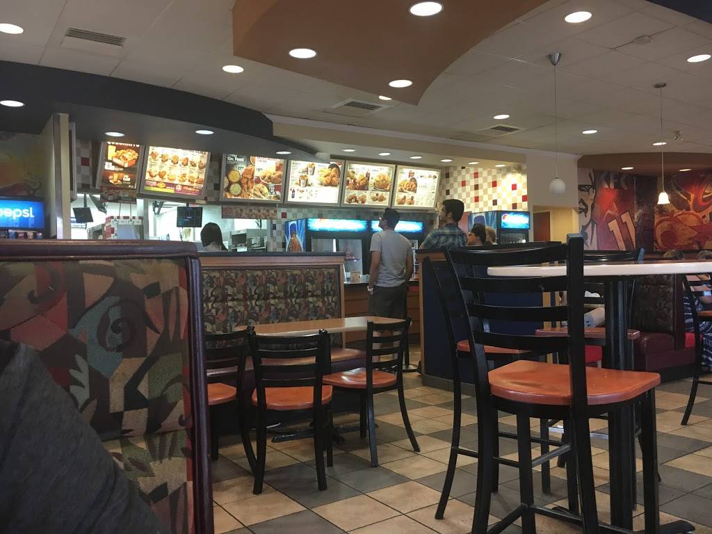 Taco Bell | meal takeaway | 1070 Major Mackenzie Dr E, Richmond Hill, ON L4S 1P3, Canada | 9058843444 OR +1 905-884-3444