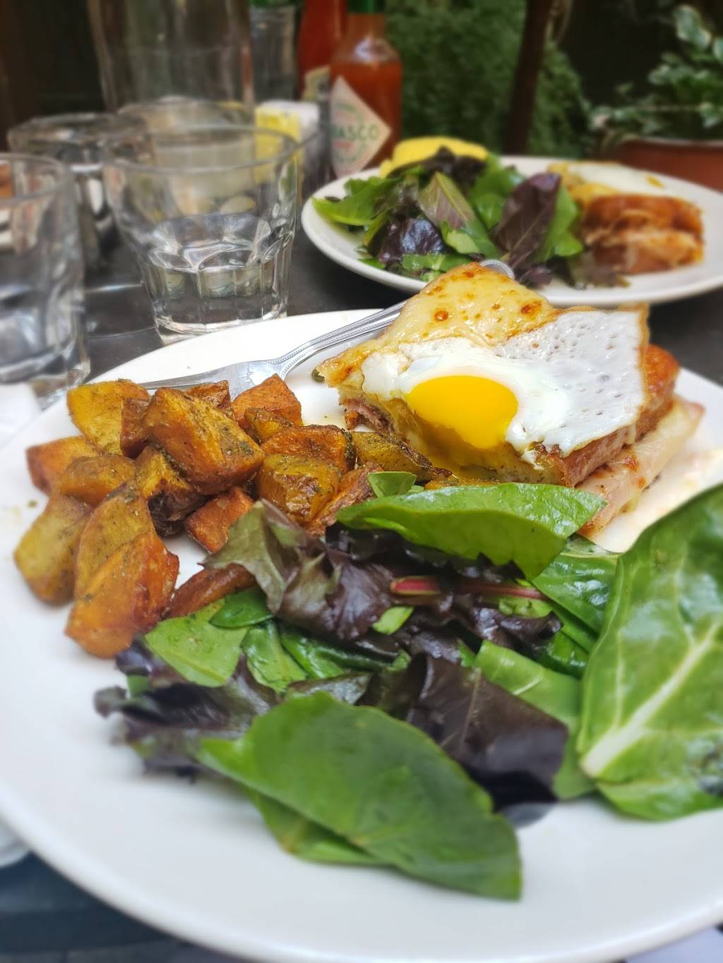 Rabbithole | restaurant | 352 Bedford Ave, Brooklyn, NY 11249, USA | 7187820910 OR +1 718-782-0910