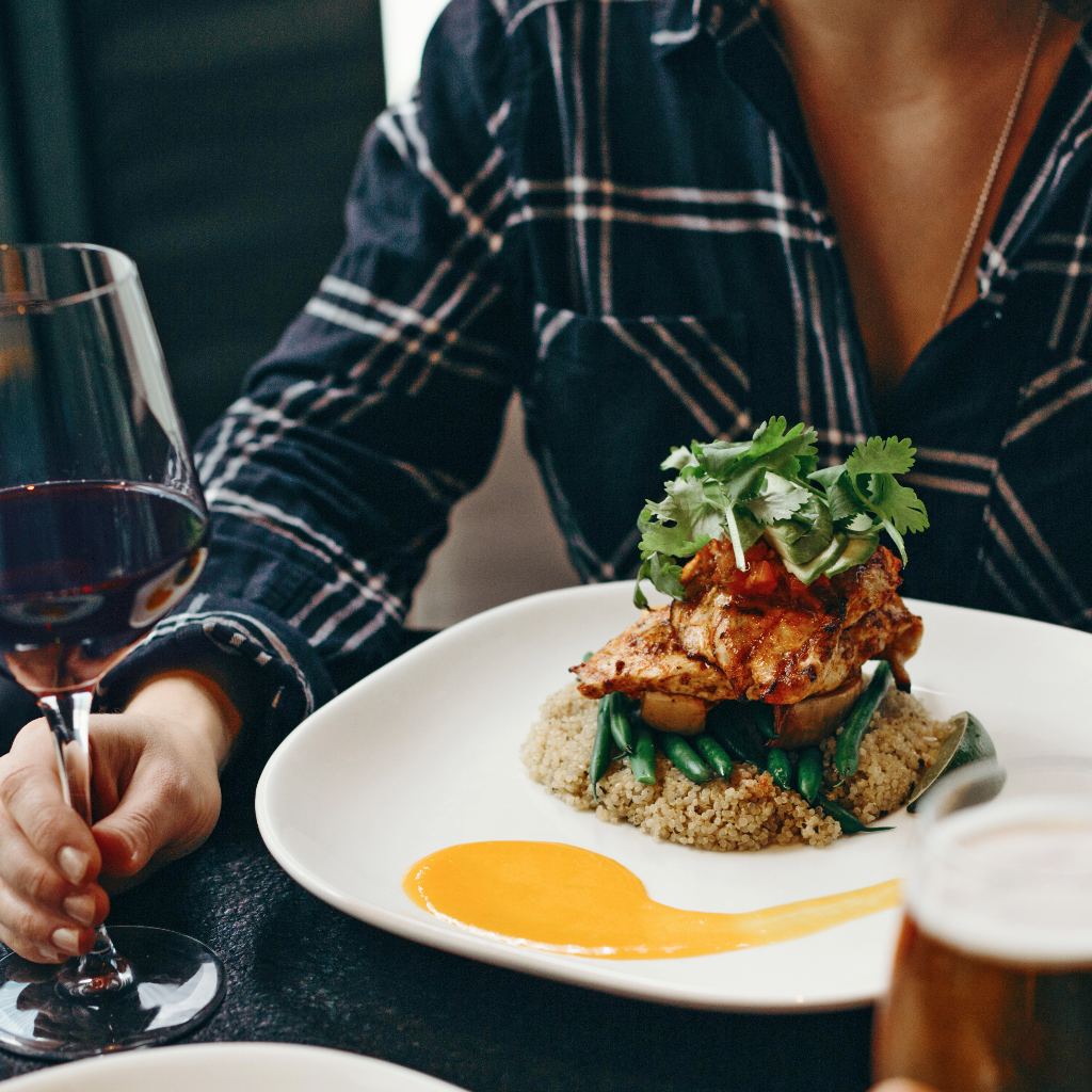 Moxies Grill & Bar | night club | 509 Bayfield St, Barrie, ON L4M 4Z8, Canada | 7057335252 OR +1 705-733-5252