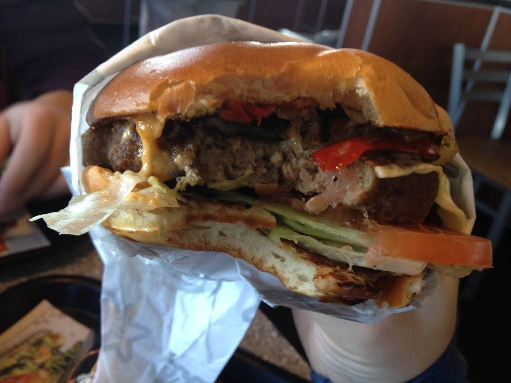 Carls Jr. | restaurant | 902 Lighthouse Ave, Monterey, CA 93940, USA | 8313754264 OR +1 831-375-4264