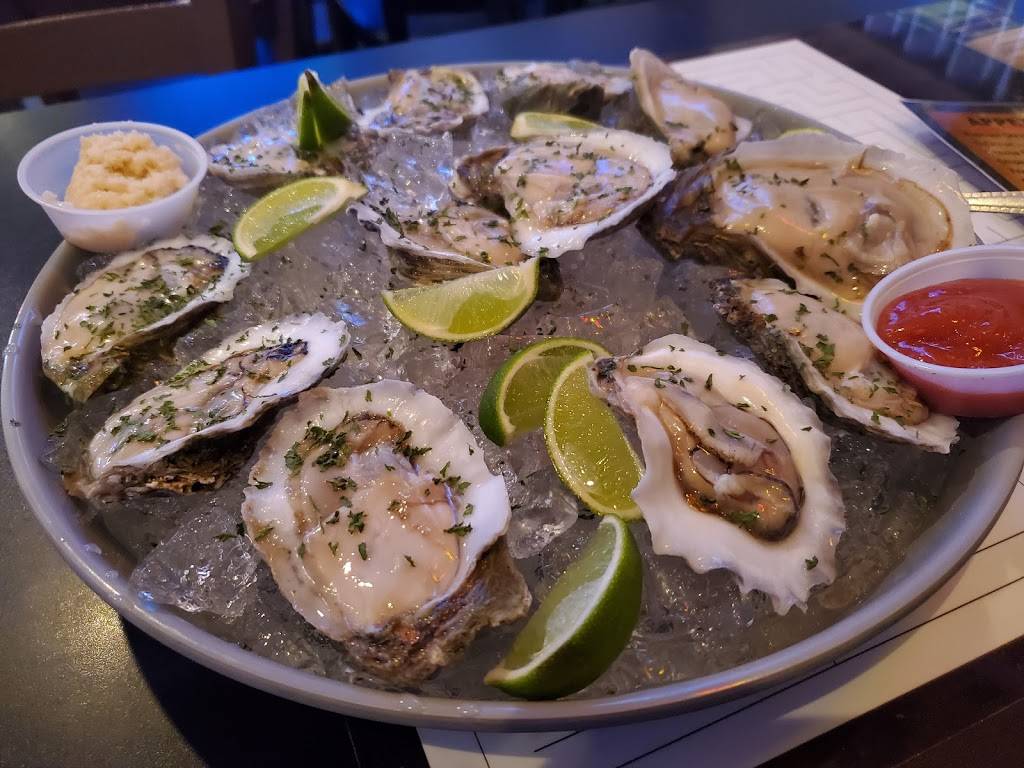 Hot Chicks Wing House | restaurant | 2281 N Zaragoza Rd, El Paso, TX 79938, USA | 9158567991 OR +1 915-856-7991