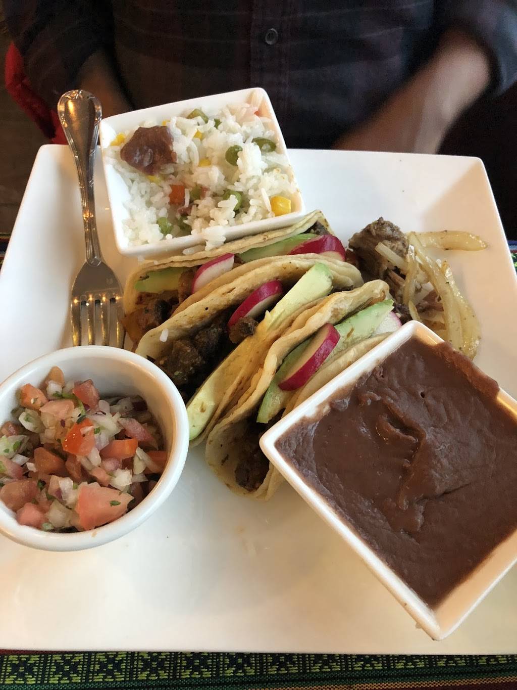 La Campesina Restaurant | restaurant | 8442 Lee Hwy, Fairfax, VA 22031, USA | 7036981800 OR +1 703-698-1800