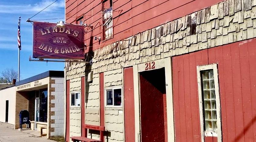 Lyndas Bar & Grill | restaurant | 212 E Centre St, Royalton, MN 56373, USA | 3203020117 OR +1 320-302-0117