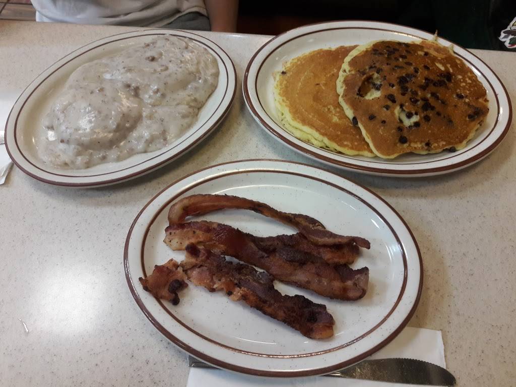 Leos Coney Island | restaurant | Genoa Township, 4380 Grand River Ave, Howell, MI 48843, USA | 5175489480 OR +1 517-548-9480