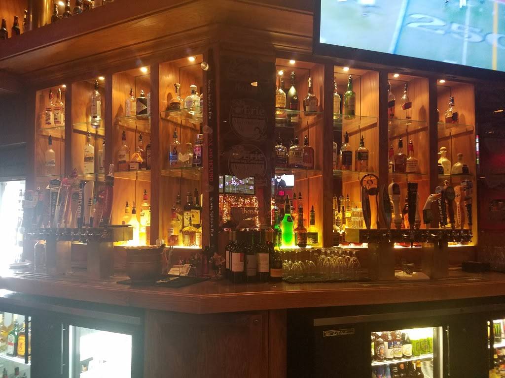 Fox & Hound | restaurant | 250 Millcreek Mall, Erie, PA 16565, USA | 8148645589 OR +1 814-864-5589