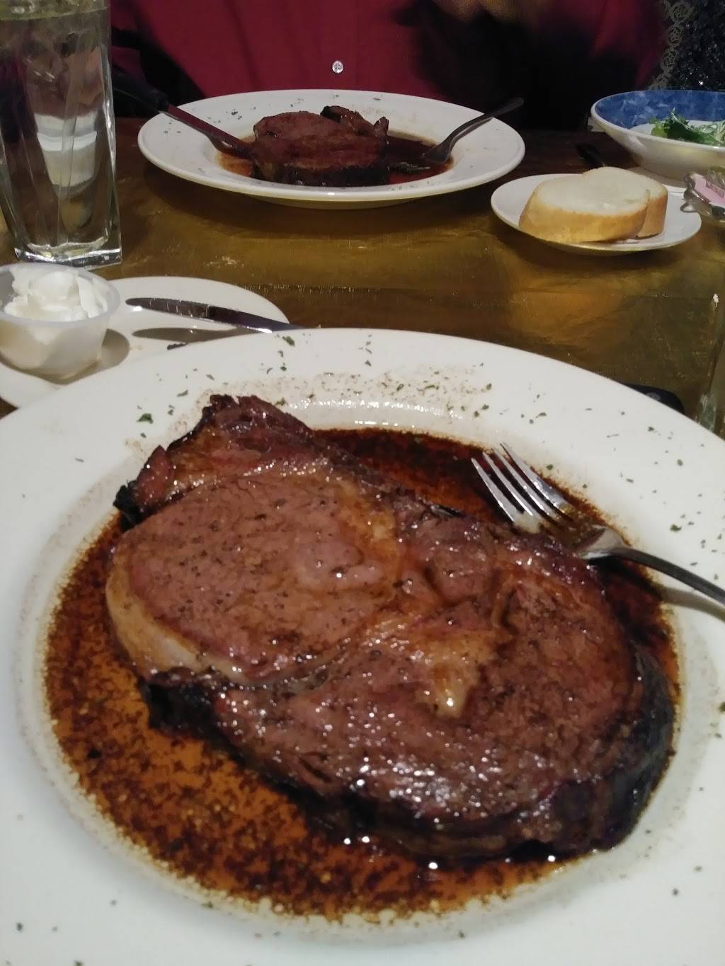 Flamingos Hollywood Steakhouse | restaurant | 660 N Gallatin Ave Ext, Uniontown, PA 15401, USA | 7244381993 OR +1 724-438-1993