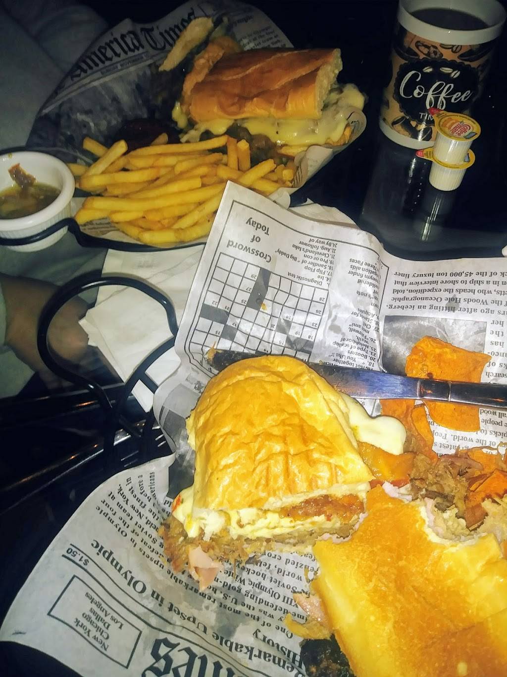 Your Moms Grill & Bar | restaurant | 933 Conner St, Noblesville, IN 46060, USA | 3176743868 OR +1 317-674-3868