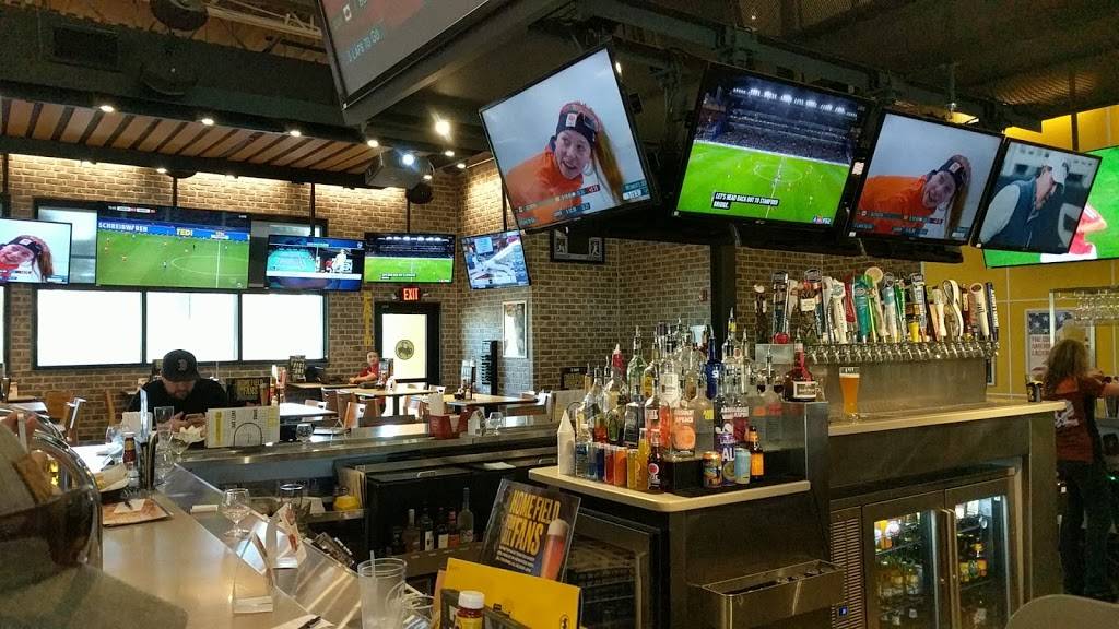 Buffalo Wild Wings | meal takeaway | 1401 N Congress Ave, Boynton Beach, FL 33426, USA | 5617368697 OR +1 561-736-8697