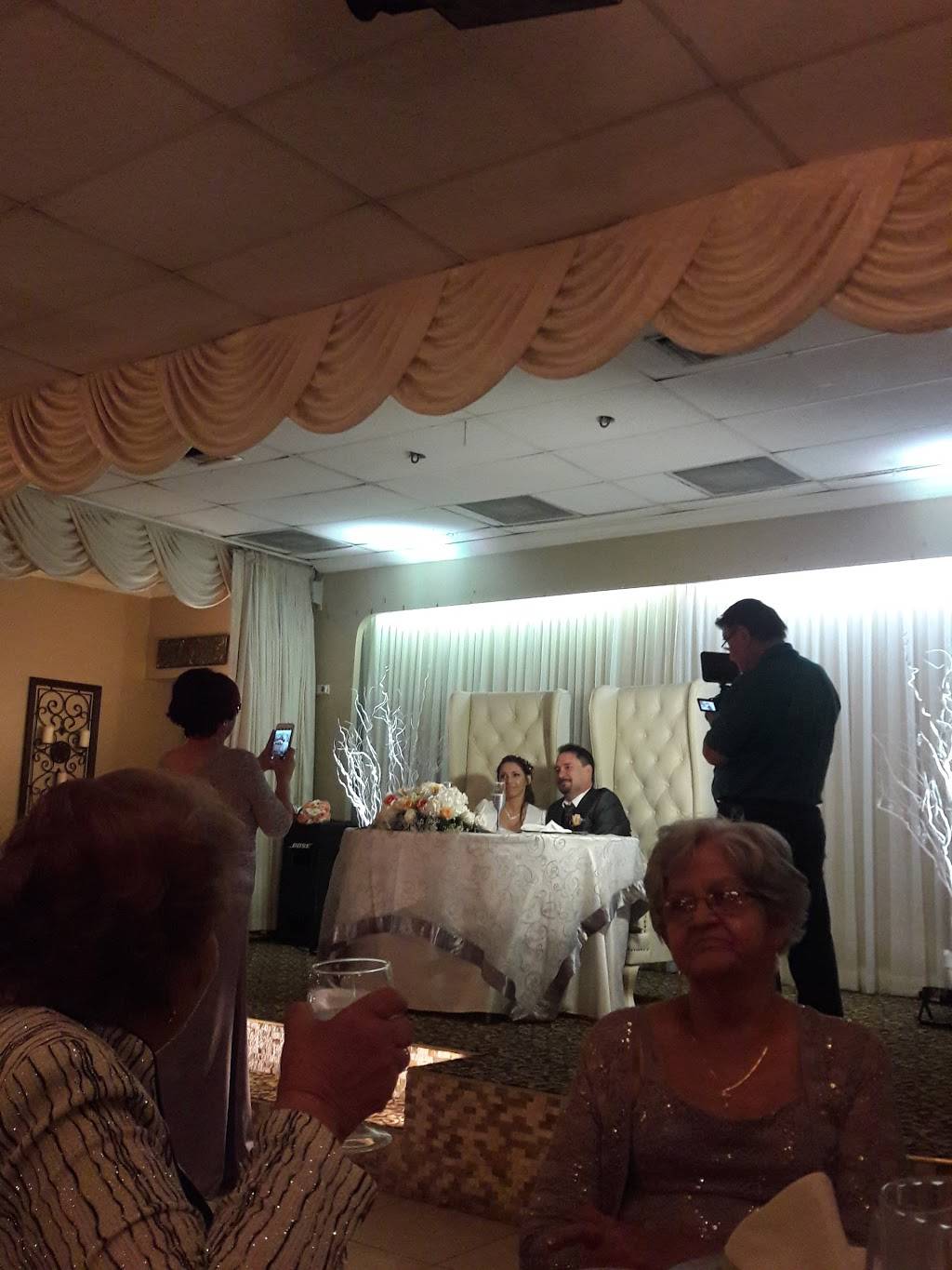 Angelitos Banquet Hall Inc | restaurant | 300 Palm Ave, Hialeah, FL 33010, USA | 3058889345 OR +1 305-888-9345