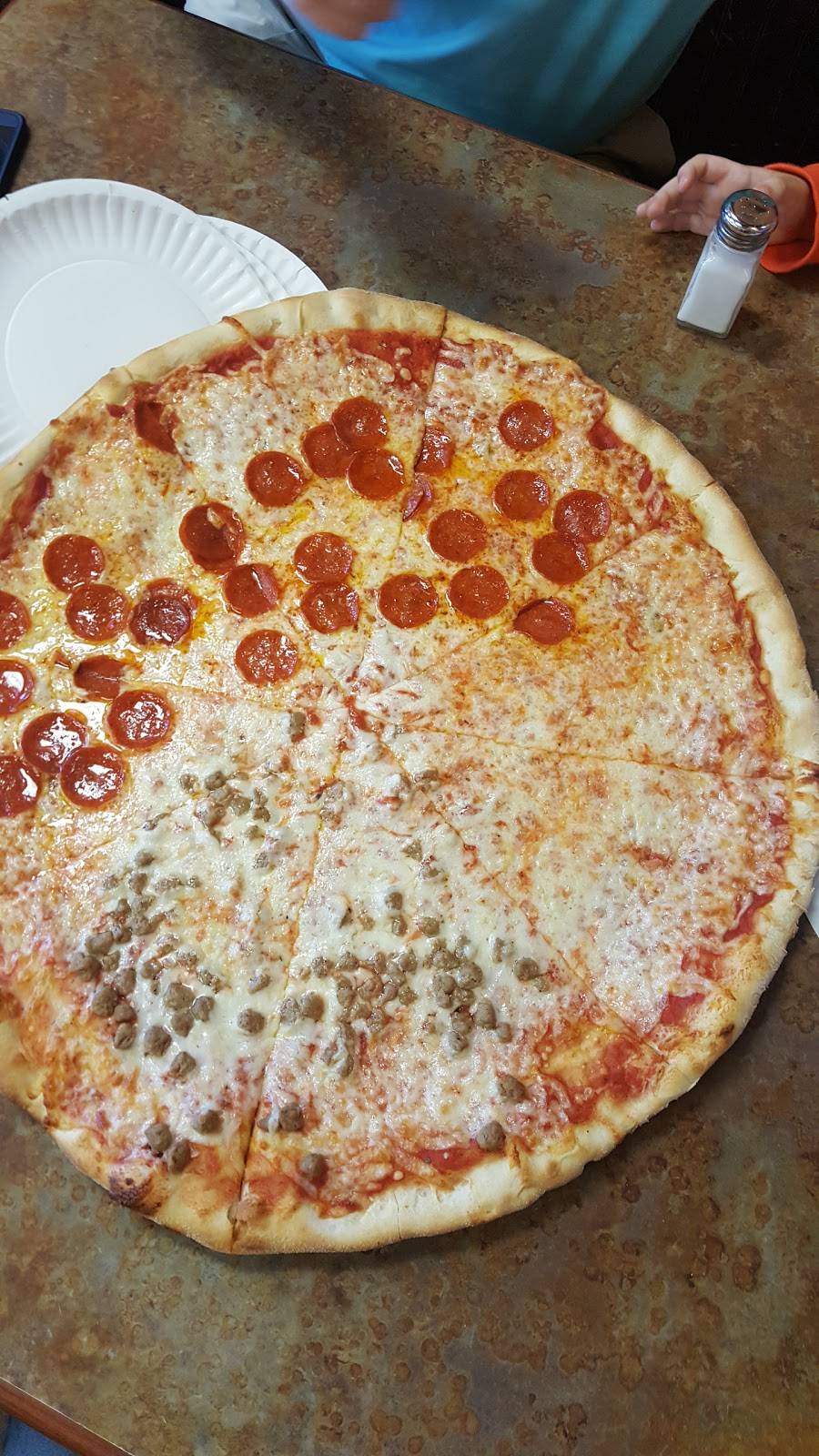 Luigis Pizza | restaurant | 13551 Steelecroft Pkwy, Charlotte, NC 28278, USA | 7045876010 OR +1 704-587-6010