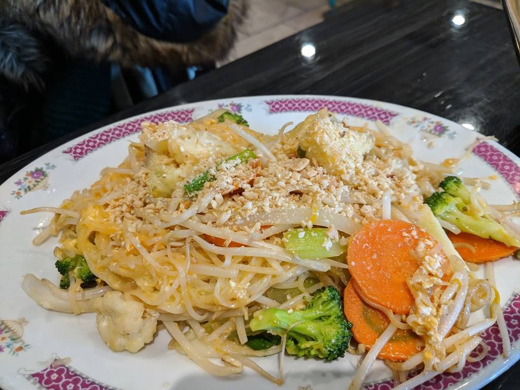 Cambodian Noodle King | restaurant | 110 Pony Dr #15, Newmarket, ON L3Y 7B6, Canada | 9058364479 OR +1 905-836-4479