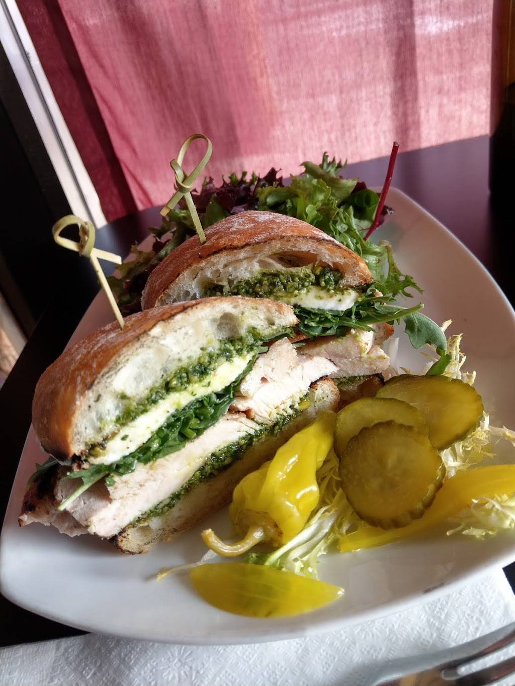 The Newbergundian Bistro | restaurant | 203 Villa Rd, Newberg, OR 97132, USA | 9718328687 OR +1 971-832-8687