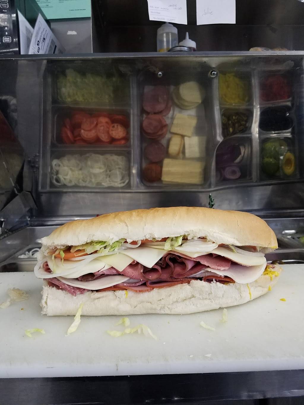 Bushel N Peck | restaurant | 120 Union St, Clinton, MA 01510, USA | 9783689012 OR +1 978-368-9012