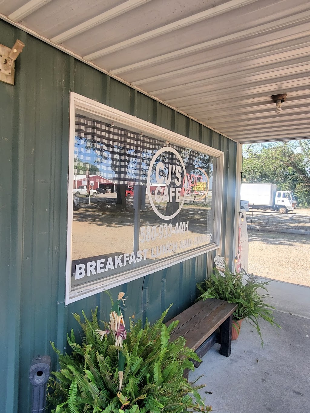 CJs Cafe | restaurant | 304 W Wilson St, Valliant, OK 74764, USA | 5809334401 OR +1 580-933-4401