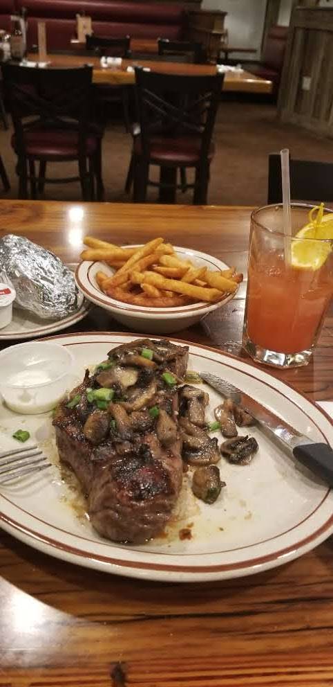 U.S.S. Chowder Pot IV | restaurant | 165 Brainard Rd, Hartford, CT 06114, USA | 8602443311 OR +1 860-244-3311