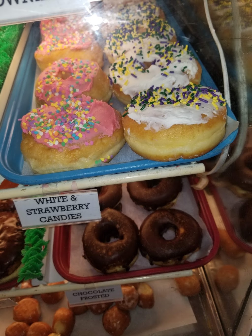 Southshore Donuts & Restaurant | bakery | 7929 Downman Rd, New Orleans, LA 70126, USA | 5042449876 OR +1 504-244-9876