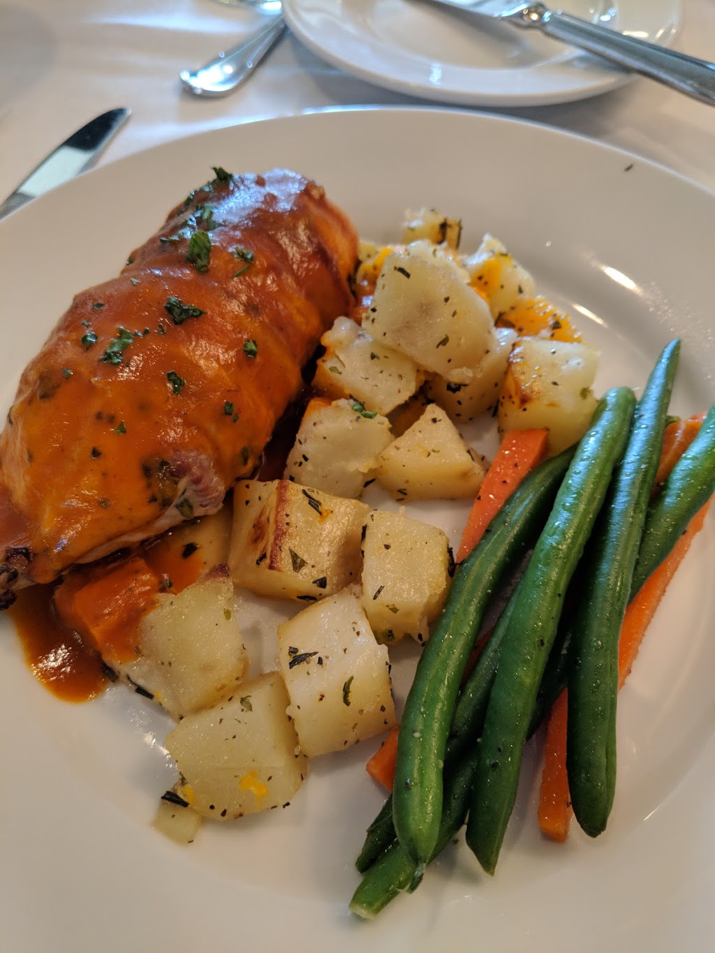 Petroleum Club At Sundale | restaurant | 6218 Sundale Ave, Bakersfield, CA 93309, USA | 6613246561 OR +1 661-324-6561