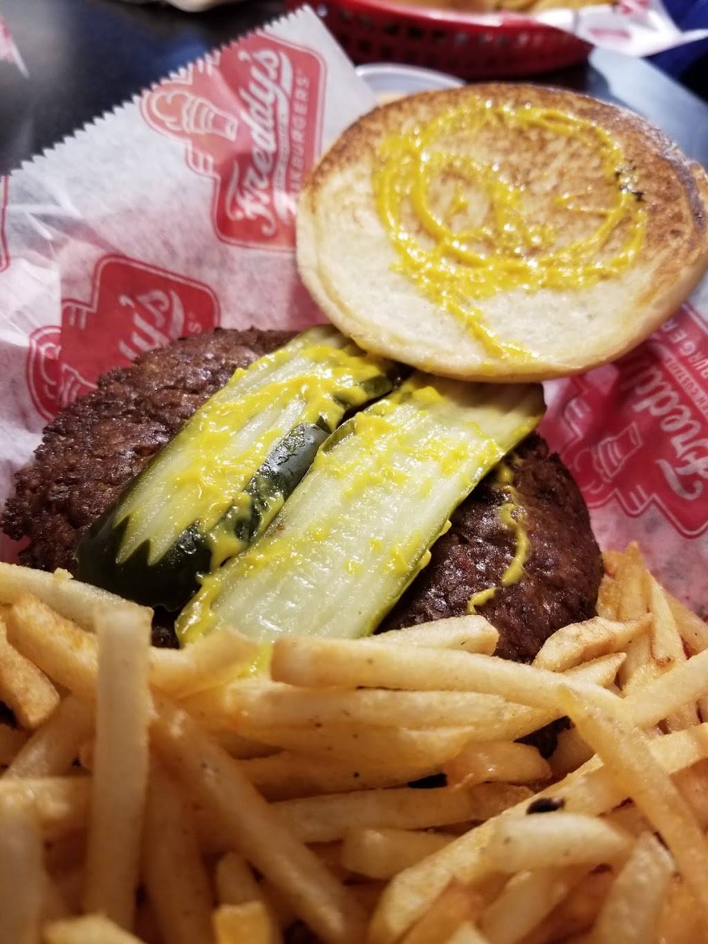 Freddys Frozen Custard & Steakburgers | restaurant | 916 W Kimberly Rd, Davenport, IA 52806, USA | 5633453000 OR +1 563-345-3000