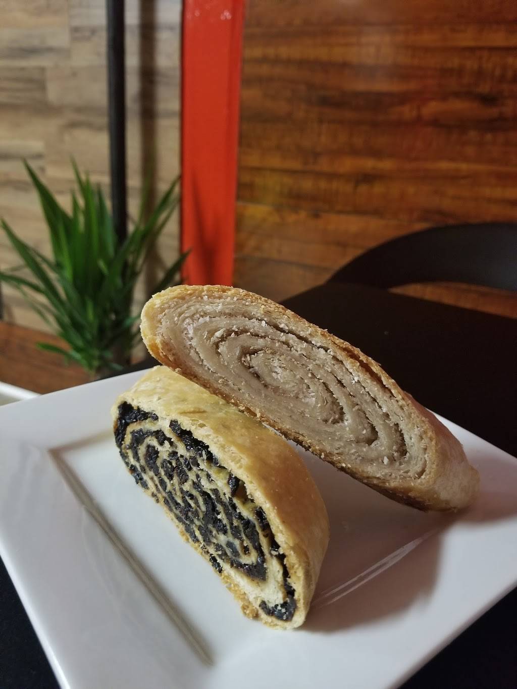 Shortys Roti Shop | restaurant | 65 Victory Blvd, Staten Island, NY 10301, USA | 7188157001 OR +1 718-815-7001