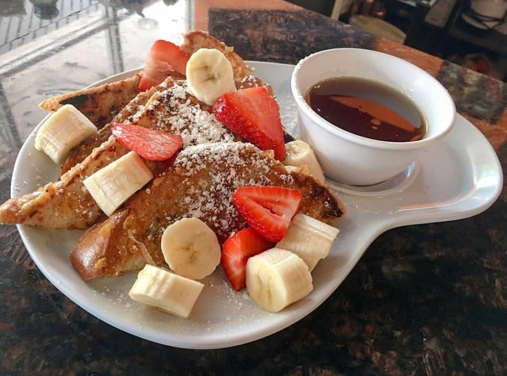 Two Chicks Café - CBD | restaurant | 920 Gravier St, New Orleans, LA 70112, USA | 5042187400 OR +1 504-218-7400