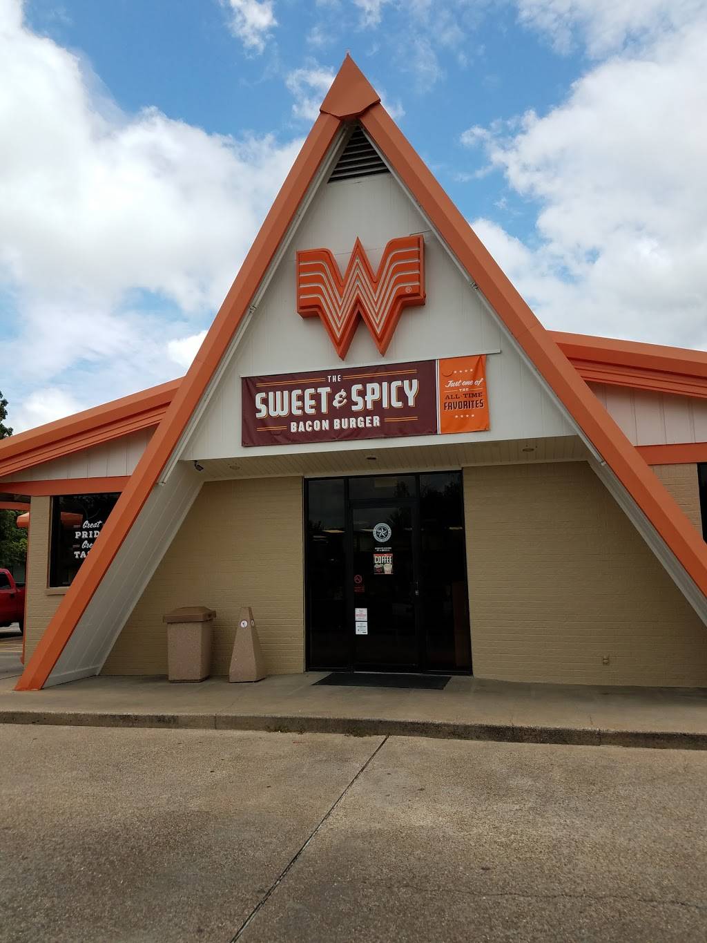 Whataburger | restaurant | 808 U.S. 59 N Bypass, Cleveland, TX 77327, USA | 2815927722 OR +1 281-592-7722