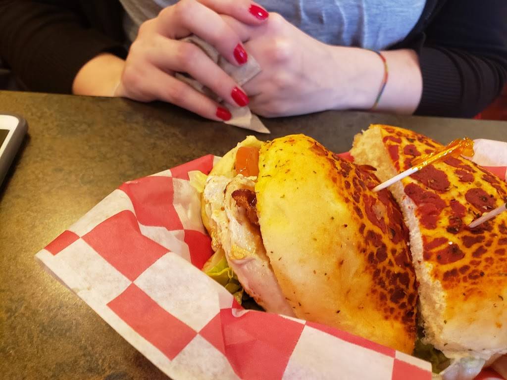 Roberts Frozen Custard | restaurant | N112W16040 Mequon Rd, Germantown, WI 53022, USA | 2622501683 OR +1 262-250-1683