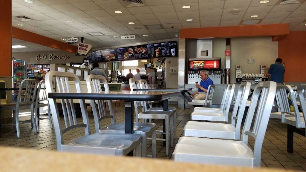 McDonalds | cafe | 9303 Katy Fwy, Houston, TX 77024, USA | 7134618636 OR +1 713-461-8636