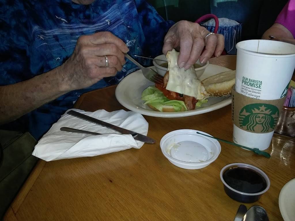 Mollies Kountry Kitchen | restaurant | 16727 Bear Valley Rd # 120, Hesperia, CA 92345, USA | 7609493031 OR +1 760-949-3031