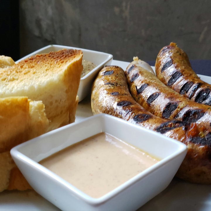 Jimbeauxs Bar & Grill | restaurant | 326 Camp St, New Orleans, LA 70130, USA | 5043452097 OR +1 504-345-2097