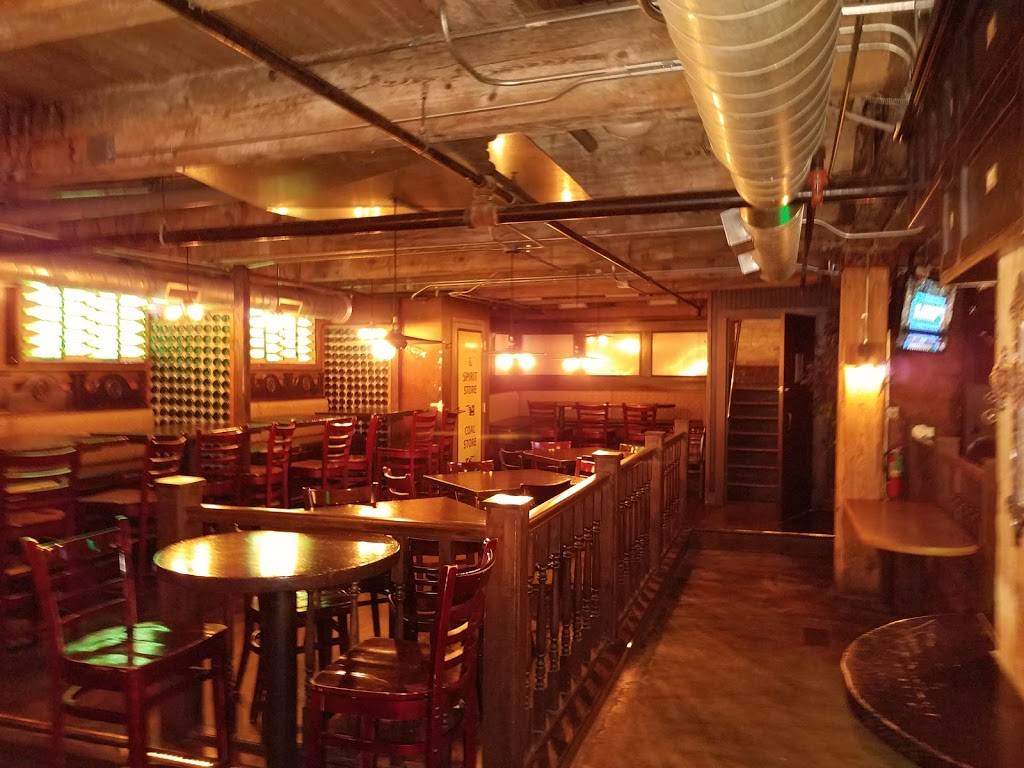 Kilkennys Irish Public House | restaurant | 400 W Front St, Traverse City, MI 49684, USA | 2319417527 OR +1 231-941-7527