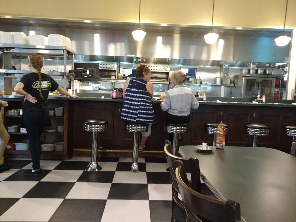 Metro Diner | cafe | 250 Palm Coast Pkwy NE #205, Palm Coast, FL 32137, USA | 3869514490 OR +1 386-951-4490