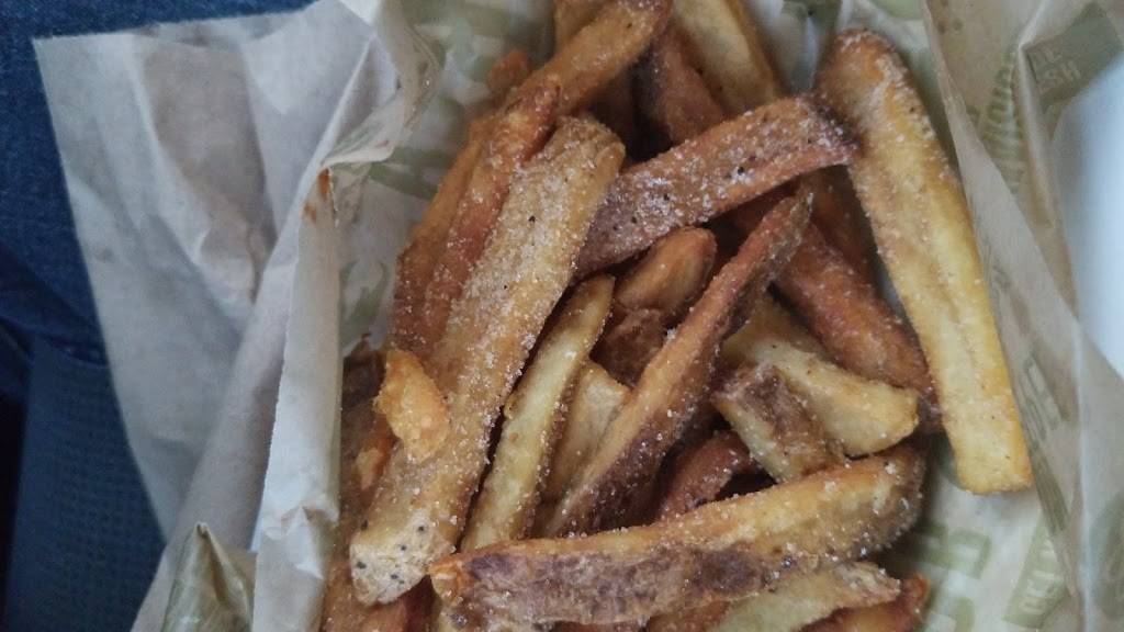 Wingstop | restaurant | 207 W General Screven Way, Hinesville, GA 31313, USA | 9123325428 OR +1 912-332-5428