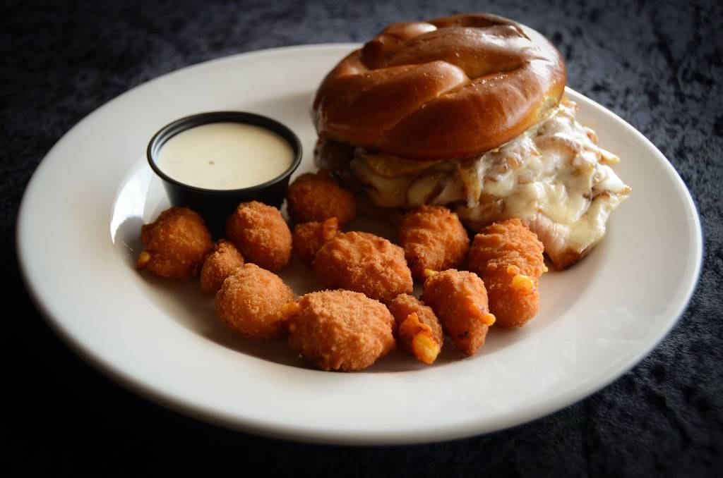 2 Dogs Pub | restaurant | 1705 S 1st Ave, Iowa City, IA 52240, USA | 3193379047 OR +1 319-337-9047