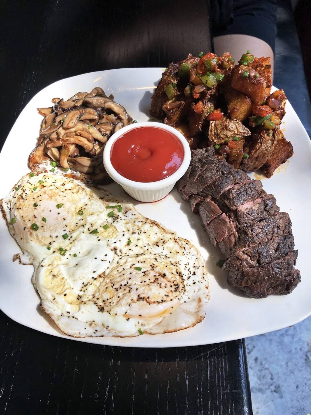 iNINE Bistro | restaurant | 53 Bruckner Blvd, The Bronx, NY 10454, USA | 9292659682 OR +1 929-265-9682