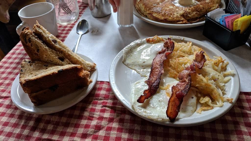 The Roost | restaurant | 600 6th St, Racine, WI 53403, USA | 2627704648 OR +1 262-770-4648