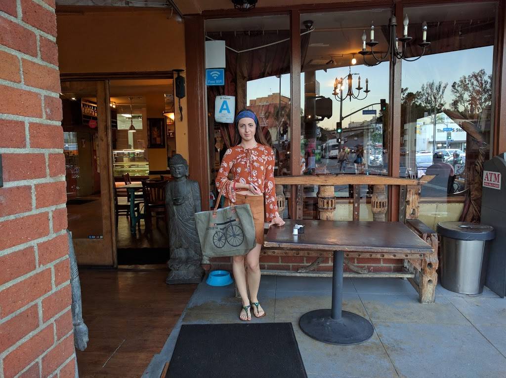 Solar de Cahuenga | restaurant | 1847 N Cahuenga Blvd, Los Angeles, CA 90028, USA | 3234677510 OR +1 323-467-7510