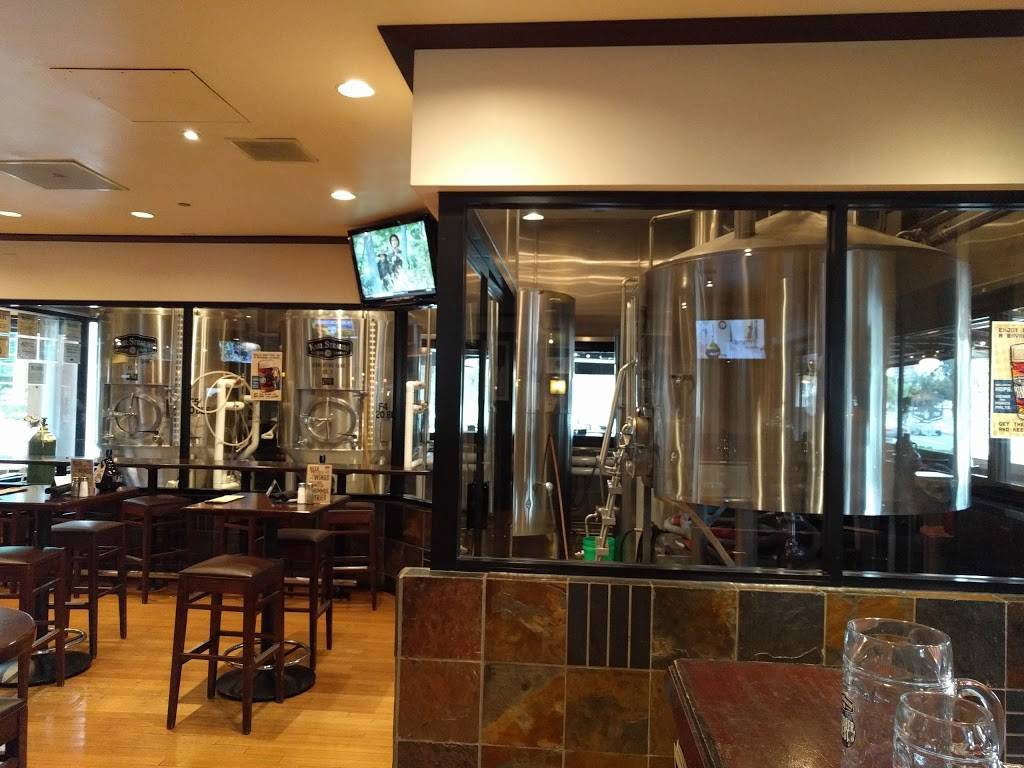 Karl Strauss Brewing Company Costa Mesa | restaurant | 901 A S Coast Dr, Costa Mesa, CA 92626, USA | 7145462739 OR +1 714-546-2739