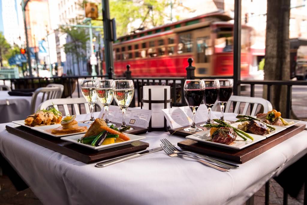 Flight Restaurant and Wine Bar | restaurant | 39 S Main St, Memphis, TN 38103, USA | 9015218005 OR +1 901-521-8005