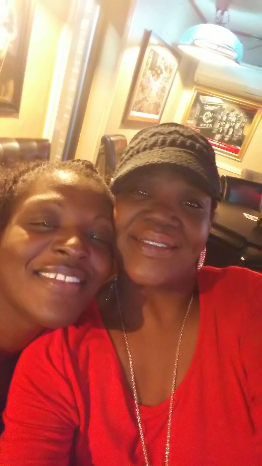 Everettes Grill & Saloon | night club | 1210 N Roan St Ste 5, Johnson City, TN 37601, USA | 4237735475 OR +1 423-773-5475