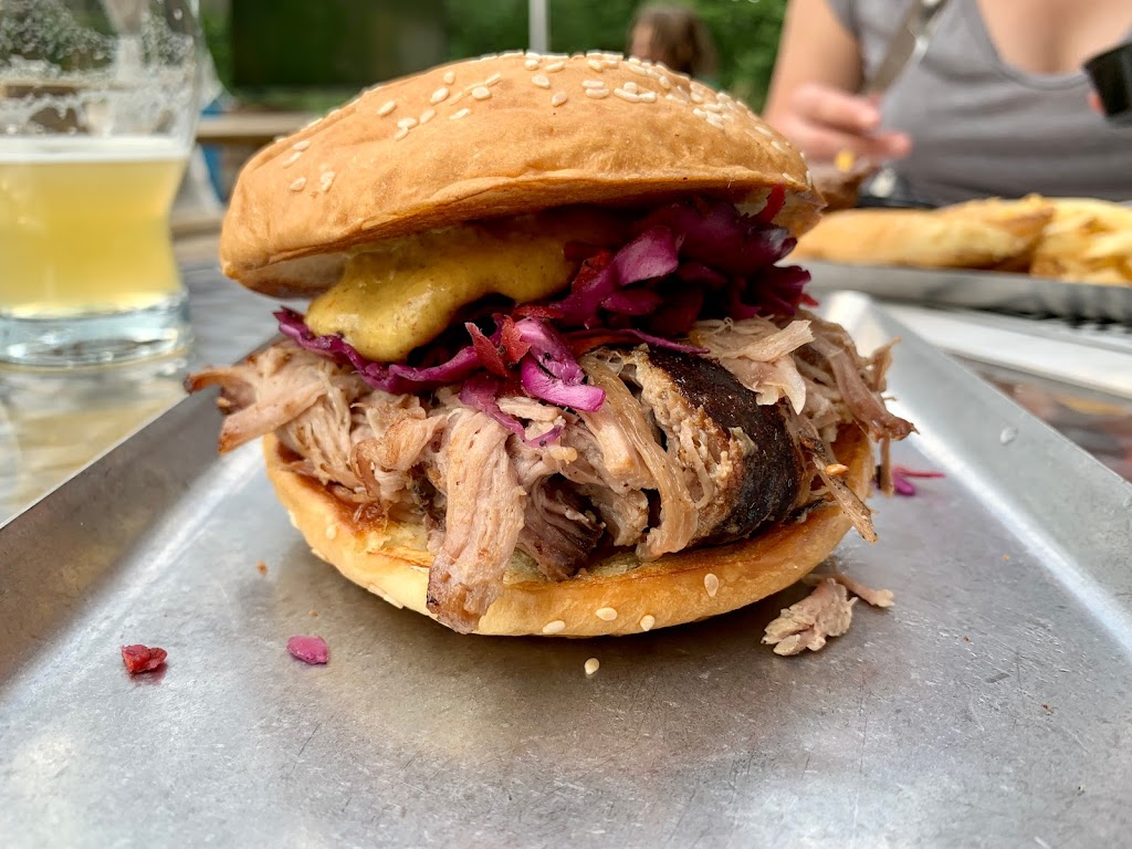 The Leavitt Street Inn & Tavern | restaurant | 2345 N Leavitt St, Chicago, IL 60647, USA | 7736619639 OR +1 773-661-9639