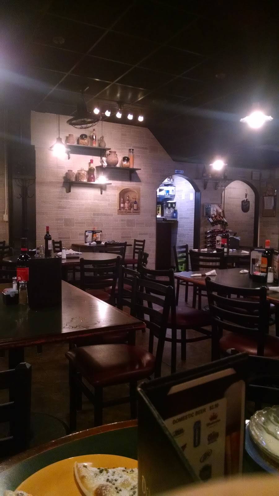 Dimaggios Italian Restaurant | restaurant | 808 Broadway, Highland, IL 62249, USA | 6186541977 OR +1 618-654-1977