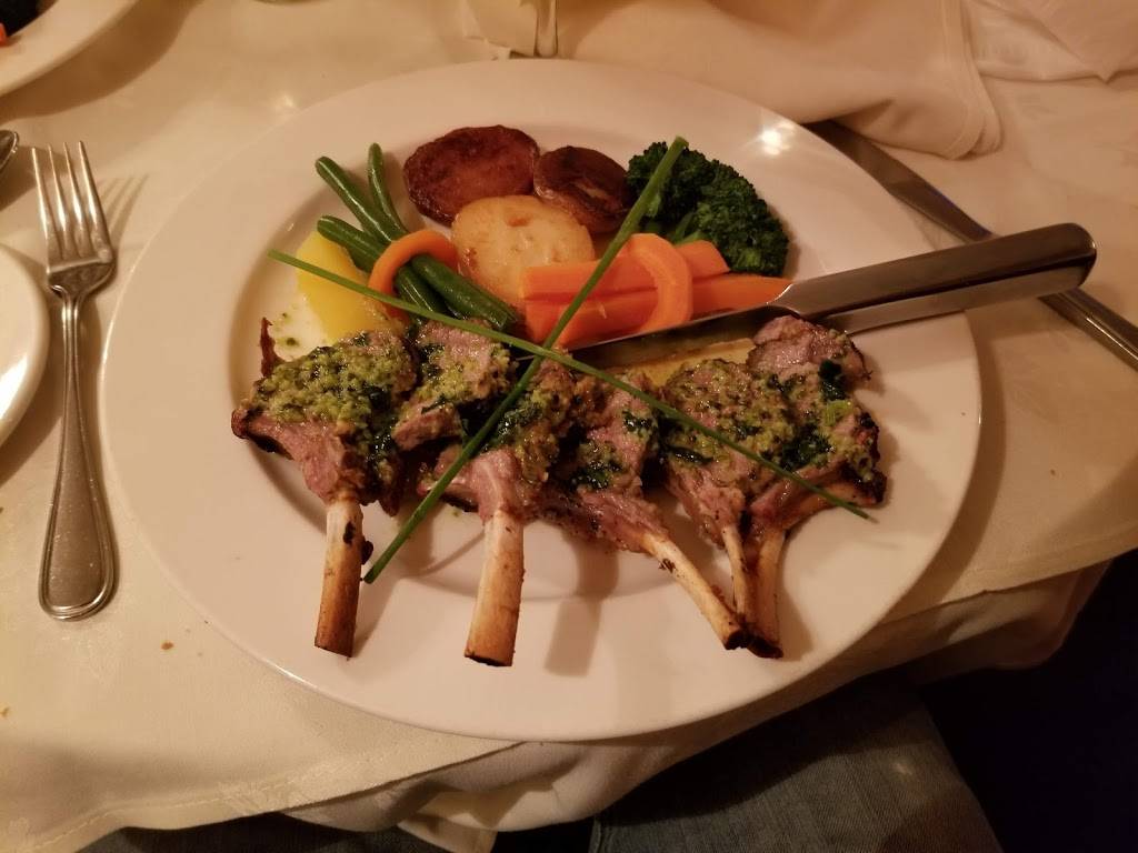 Le Montmartre | restaurant | 911 Sheppard Ave W, Toronto, ON M3H 2T7, Canada | 4166303804 OR +1 416-630-3804