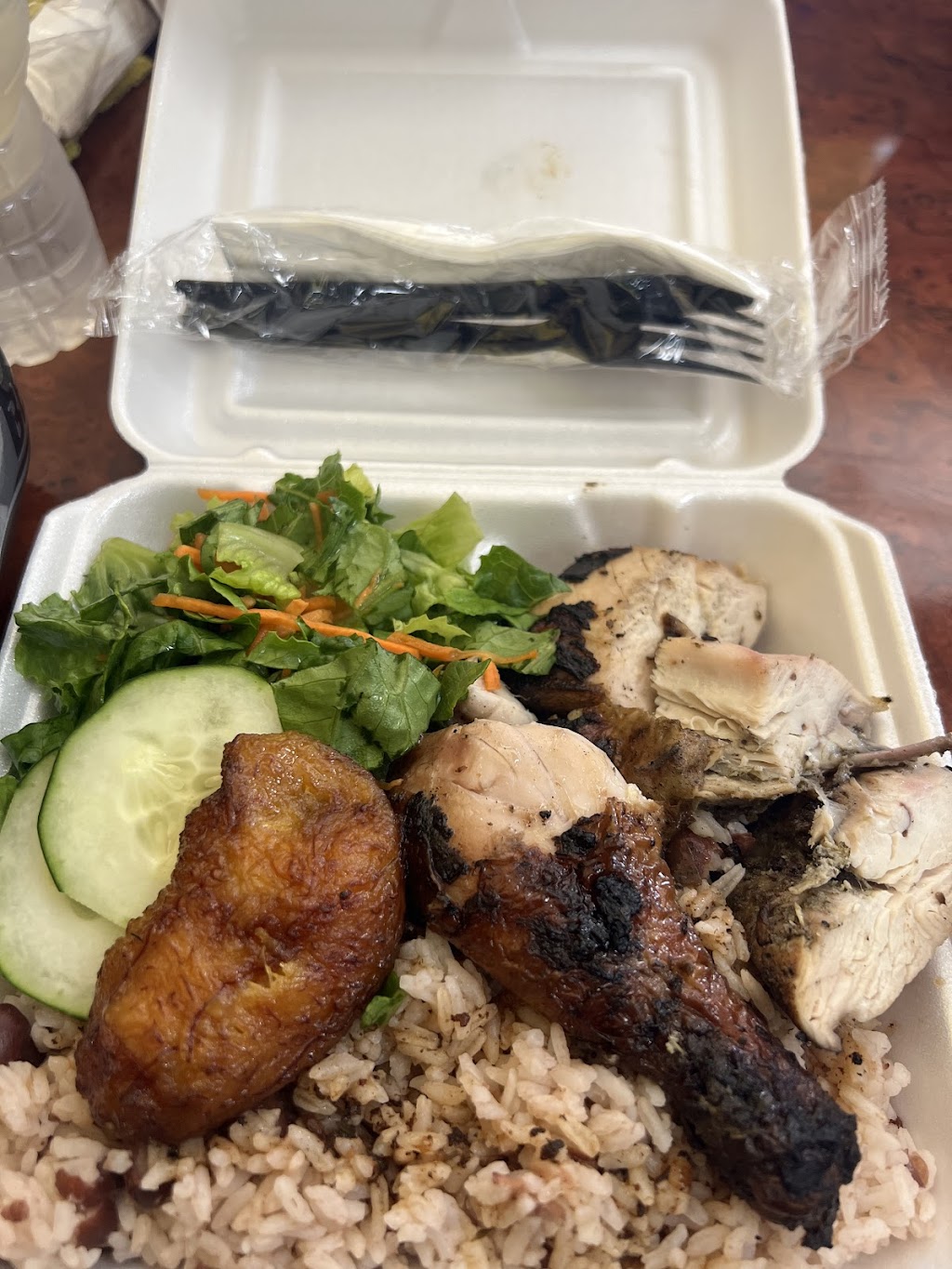 Hot Off De Grill | restaurant | 17085 Pines Blvd, Pembroke Pines, FL 33027, USA | 9545895334 OR +1 954-589-5334