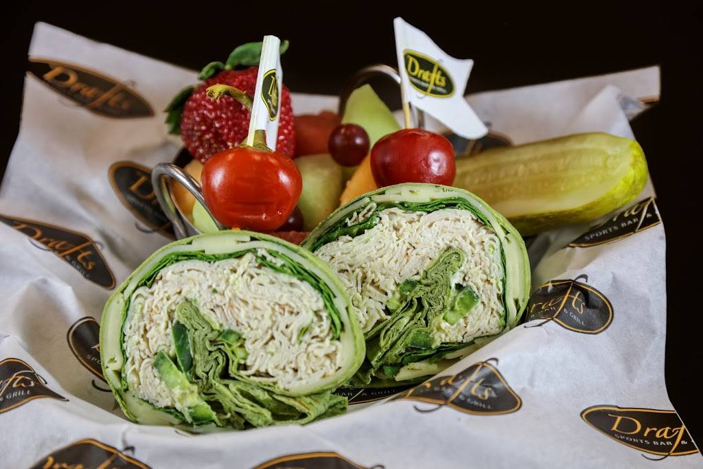 Drafts Sports Bar & Grill | restaurant | 9500 Turkey Lake Rd, Orlando, FL 32819, USA | 4073529293 OR +1 407-352-9293