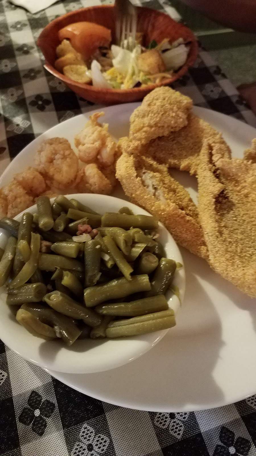 JRs Catfish House | restaurant | 6103 MS-613, Lucedale, MS 39452, USA | 6017915375 OR +1 601-791-5375