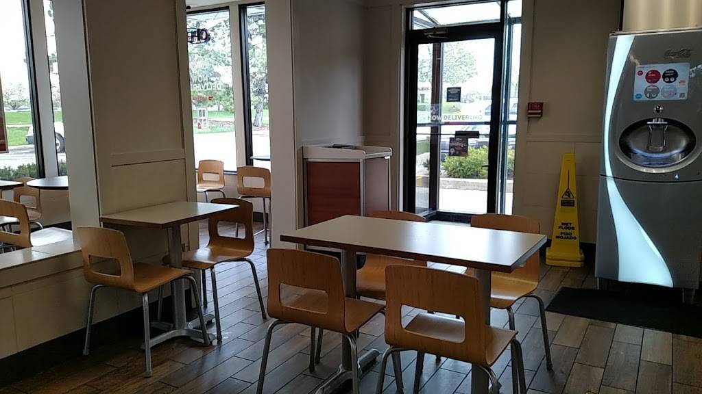 Wendys | restaurant | 210 W E Townline Rd, Vernon Hills, IL 60061, USA | 8473674401 OR +1 847-367-4401