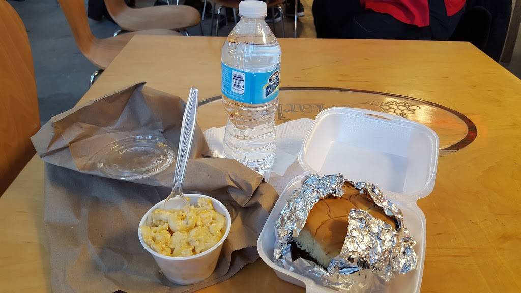 Charlies Smokin BBQ | restaurant | 300 E 1st St, Flint, MI 48502, USA | 8105774043 OR +1 810-577-4043