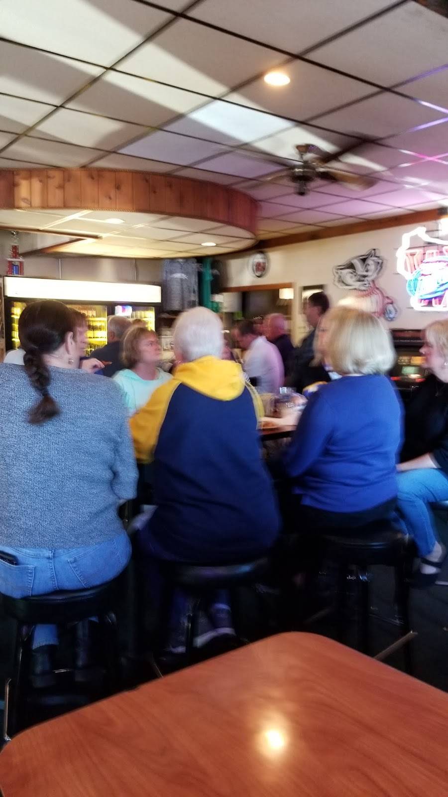 Rose Hill Bar | meal takeaway | 2206 E Main St, Kaukauna, WI 54130, USA | 9207660176 OR +1 920-766-0176