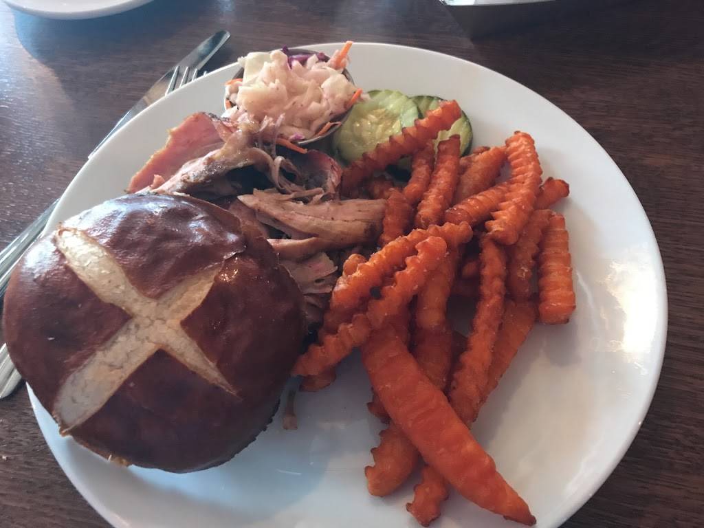 Citys Edge | restaurant | 5310 W Devon Ave, Chicago, IL 60646, USA | 7739304711 OR +1 773-930-4711